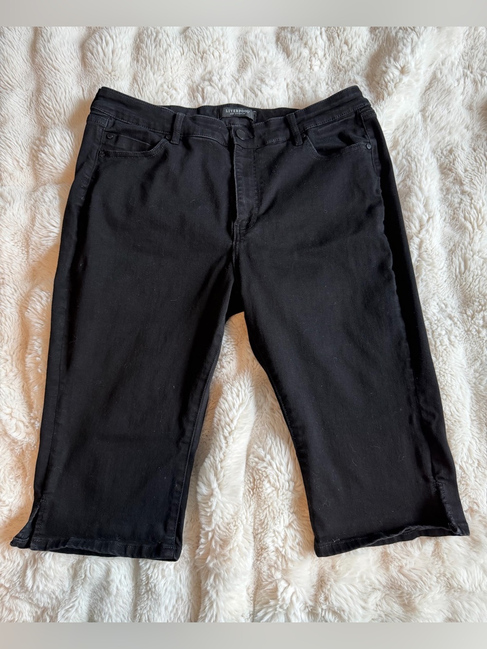 Liverpool Los Angeles 18W Black Stretch Denim Capri Jeans Side Hem Slits